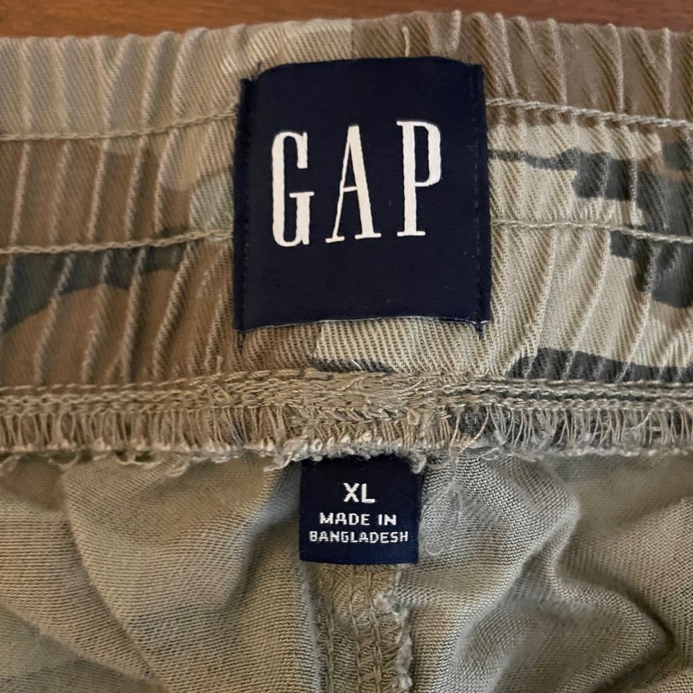 GAP Women’s Camo Pants/Joggers with Drawstring - Picture 3 of 3